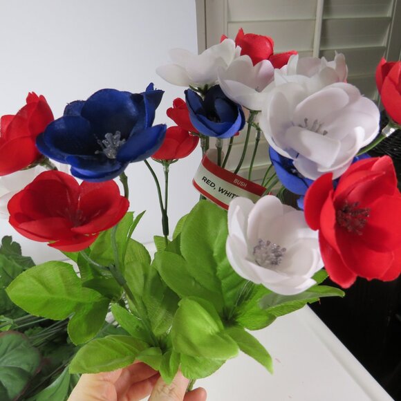 Red White & Blue Patriotic (2) Bunches of bound flowers - Picture 2 of 9